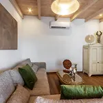 Ble Oneiro Kira Adamantas (Milos)