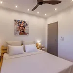 Ble Oneiro Kira * Adamantas (Milos)