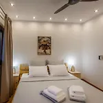 Ble Oneiro Kira Adamantas (Milos)