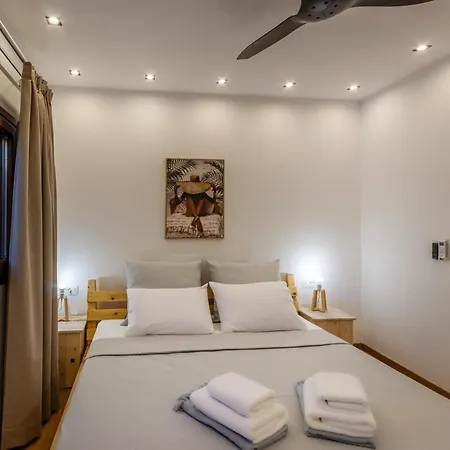Ble Oneiro Kira Adamantas (Milos)