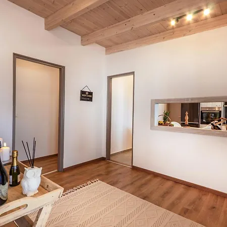 Ble Oneiro Kira 빌라 아다마스